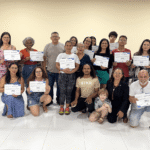 Alunos recebem a certificação do primeiro módulo dos cursos de Libras e Espanhol promovidos pela Britoeducar na Paróquia Sagrada Família, no bairro Tucumã.